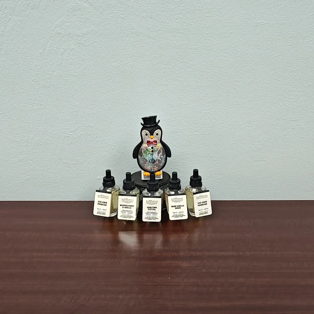 Bath & Body Works White Barn MR.PENGUIN Nightlight + SWEETS & TREATS Wallflowers